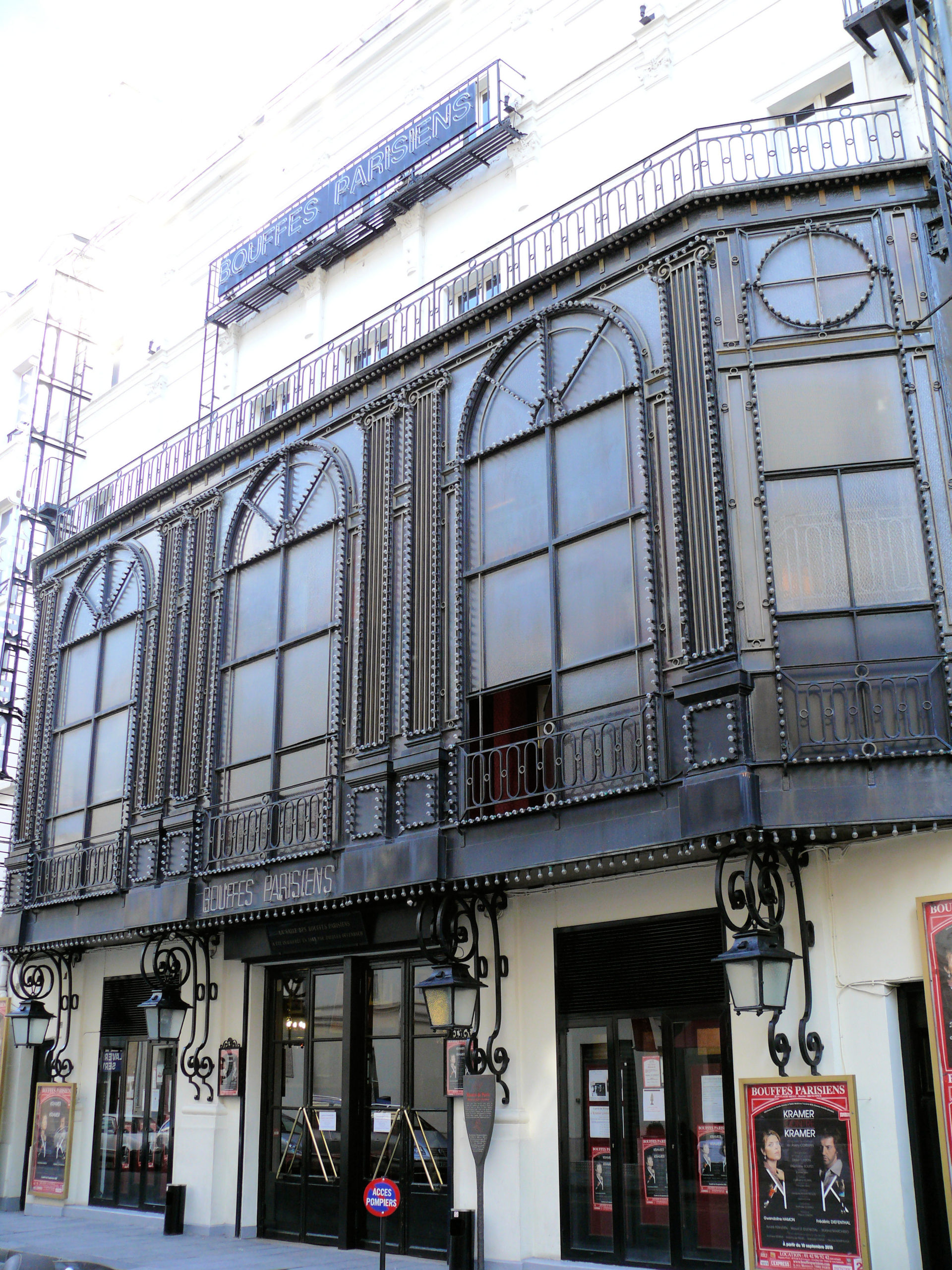 Michael Jackson et Michel Legrand au Théâtre des Bouffes Parisiens en 1997 Michael Jackson et Michel Legrand au Théâtre des Bouffes Parisiens en 1997